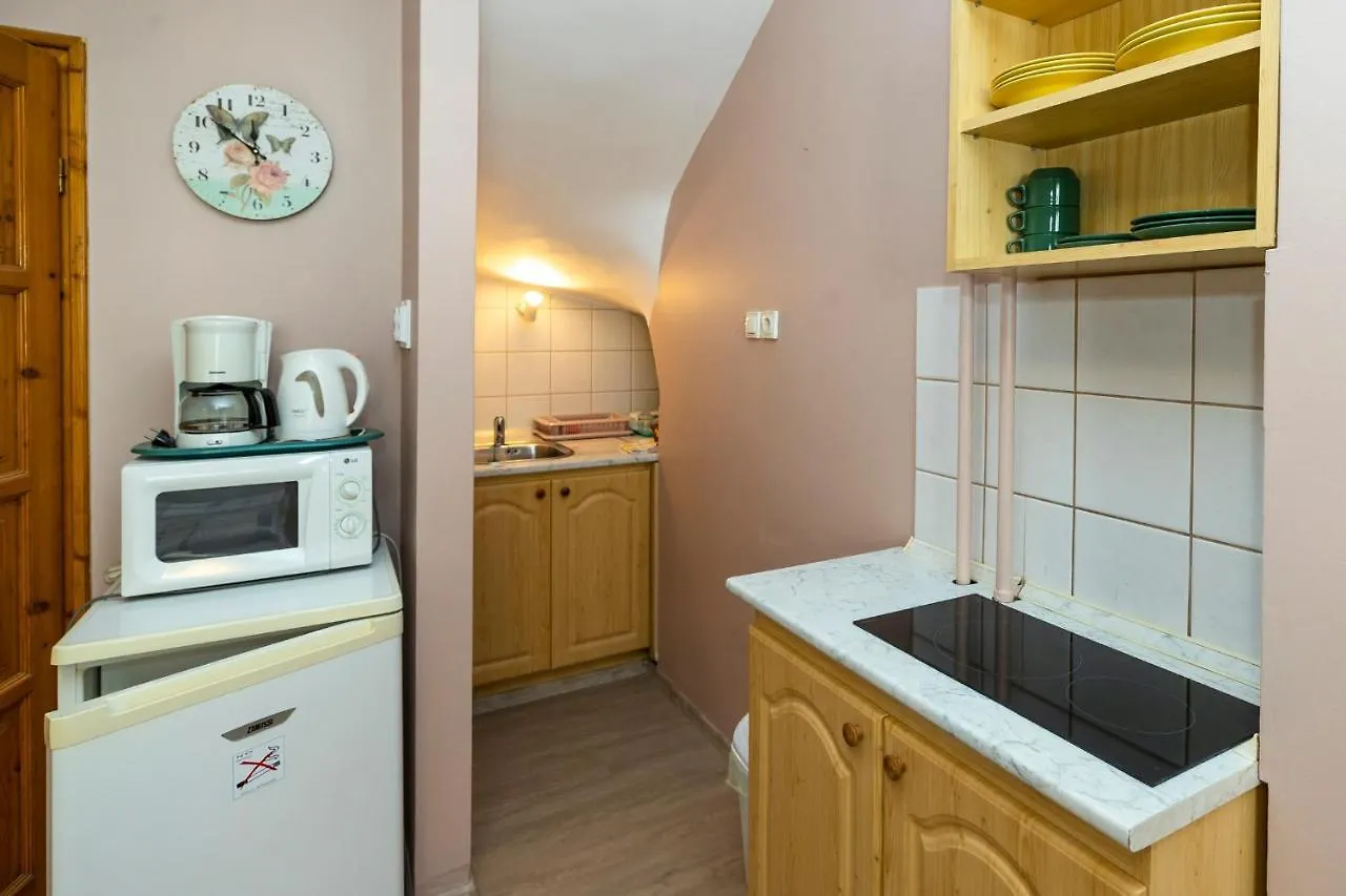 Cecey Apartman Eger