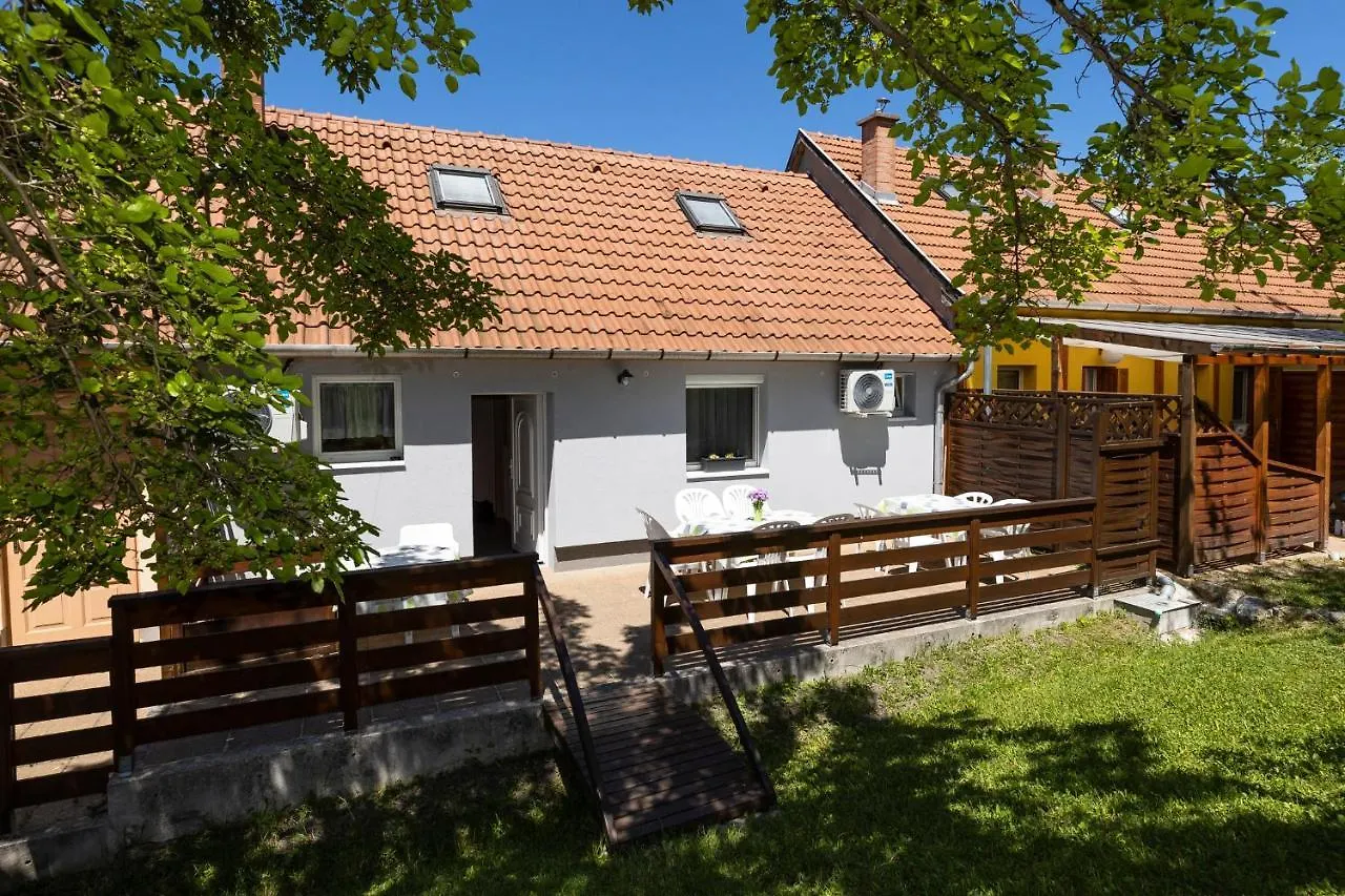 Cecey Apartman Eger Apartment